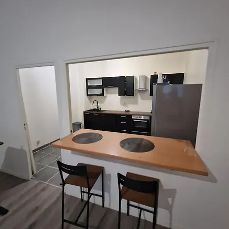 Apartment Grande Chambre Dans Un Grand A Partage, Au Centre De Marseille