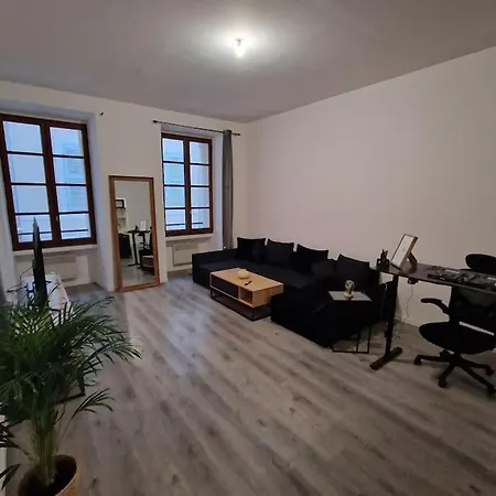 Grande Chambre Dans Un Grand A Partage, Au Centre De * Marseille